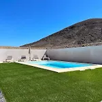 Casa de Férias En La Montana Con Piscina En Fuerteventura