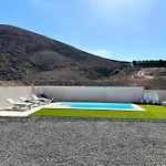 Casa de Férias En La Montana Con Piscina En Fuerteventura