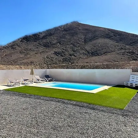 En La Montana Con Piscina En Fuerteventura 그란 타라할