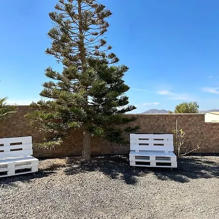 En La Montaña Con Piscina En Fuerteventura