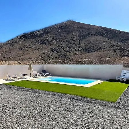 En La Montaña Con Piscina En Fuerteventura Gran Tarajal