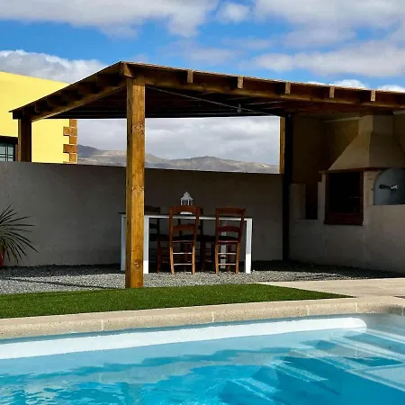 En La Montaña Con Piscina En Fuerteventura *