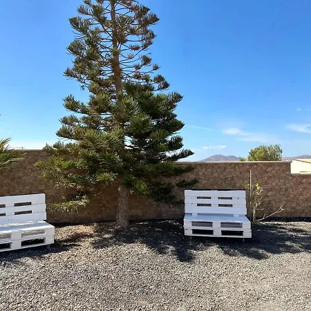 En La Montaña Con Piscina En Fuerteventura