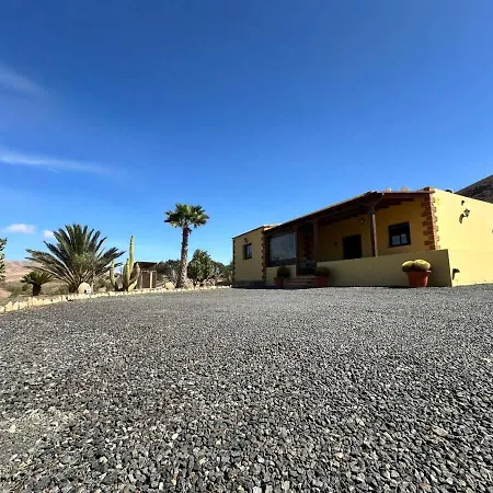 En La Montaña Con Piscina En Fuerteventura Сasa de vacaciones *